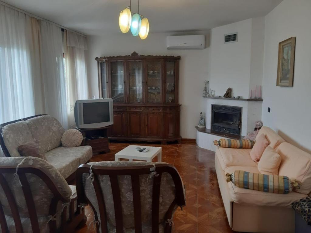 Guesthouse Villa Rosa Berat Rum bild